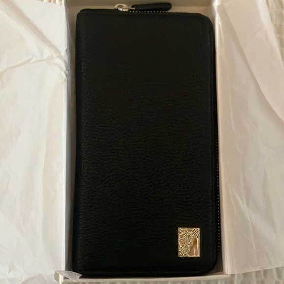 VERSACE - Picture 3 of 7